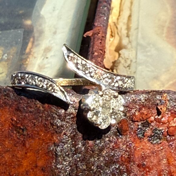 Vintage Genuine Diamond Flower Ring 14k Gold Size: 8 - Picture 6 of 8